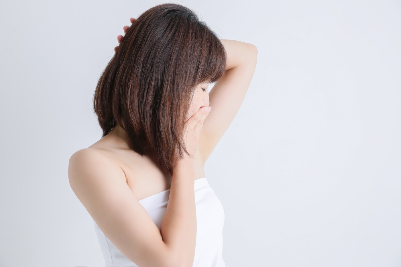 治療法の効果を比較検討する女性