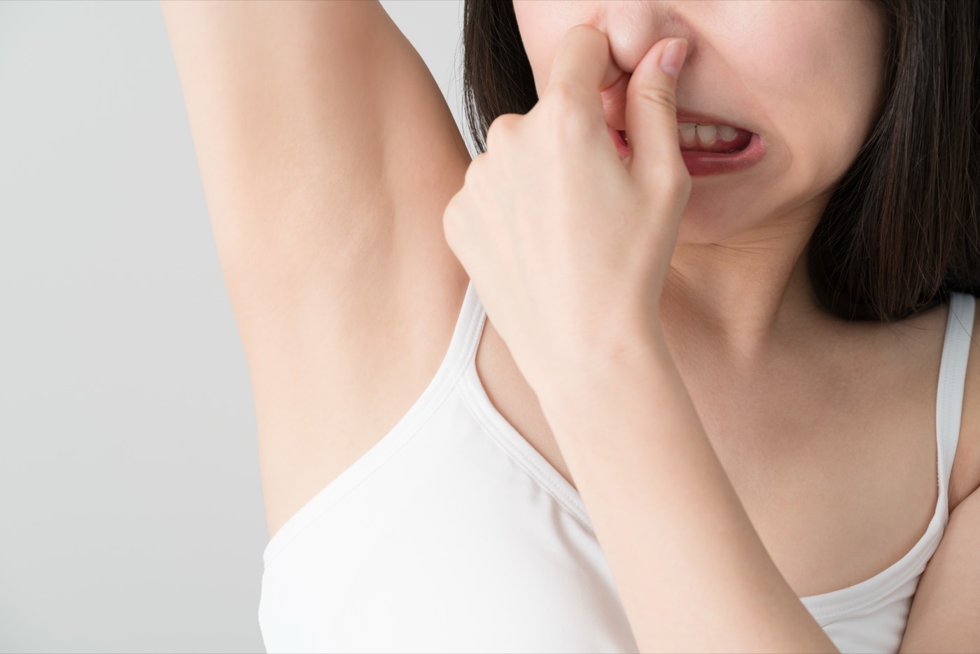自分に合う治療法を悩む女性